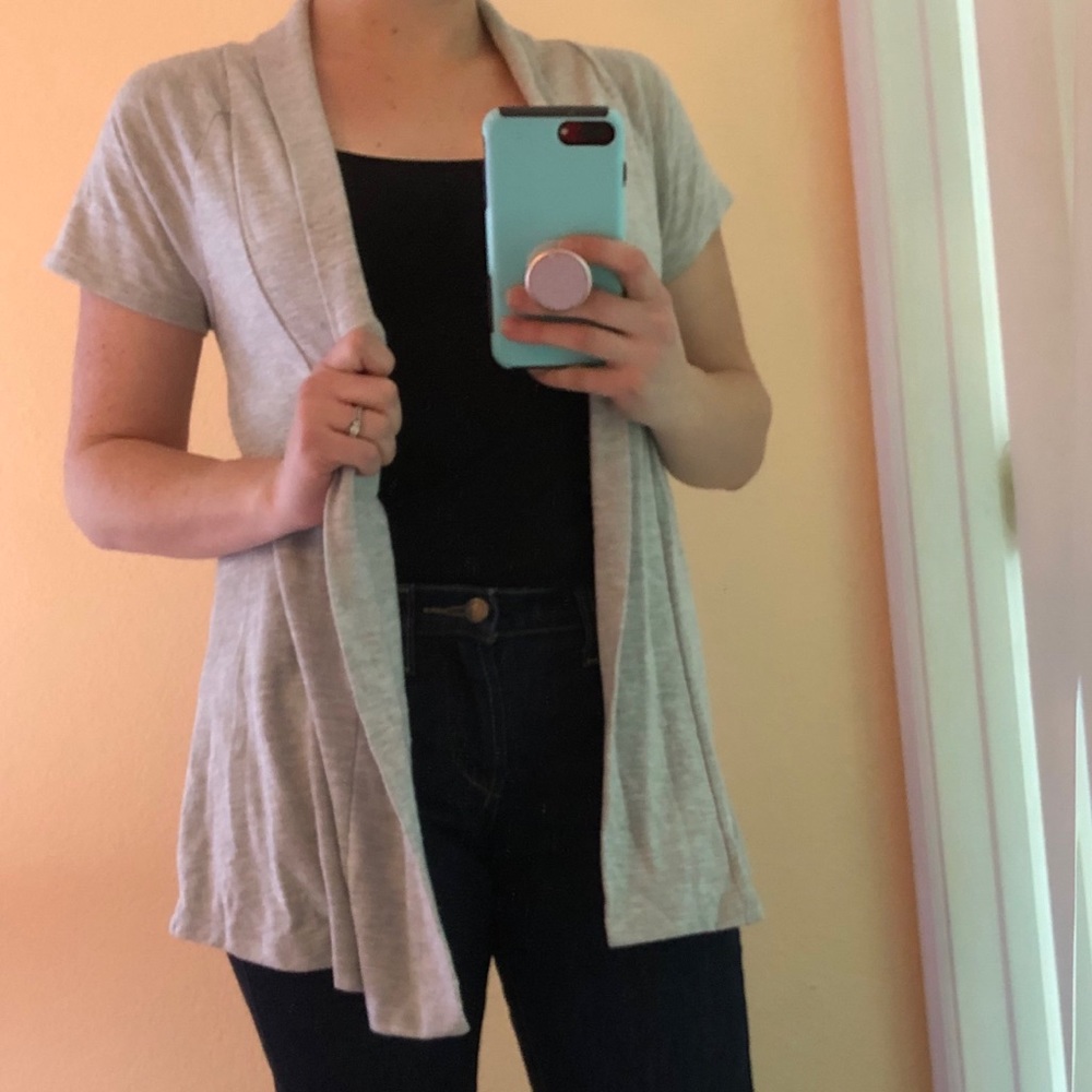 Short sleeve grey sweater
